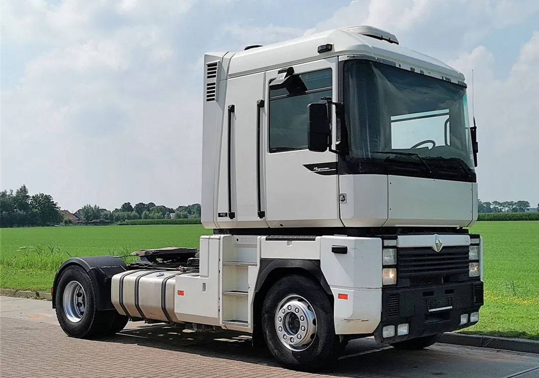 Renault AE Magnum 1990 года — первый грузовик с плоским полом и высокой кабиной